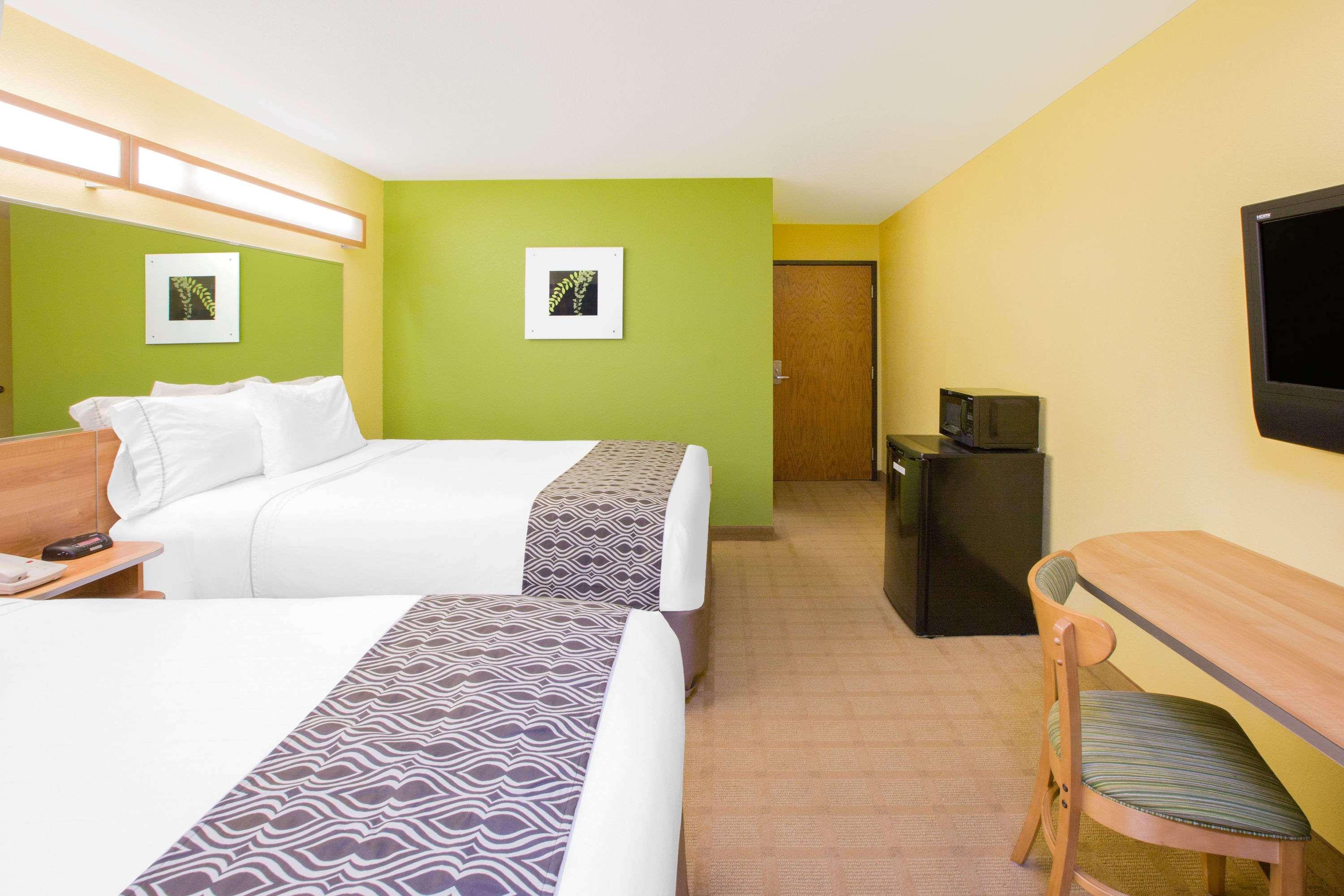 Microtel Inn & Suites By Wyndham Delphos Buitenkant foto