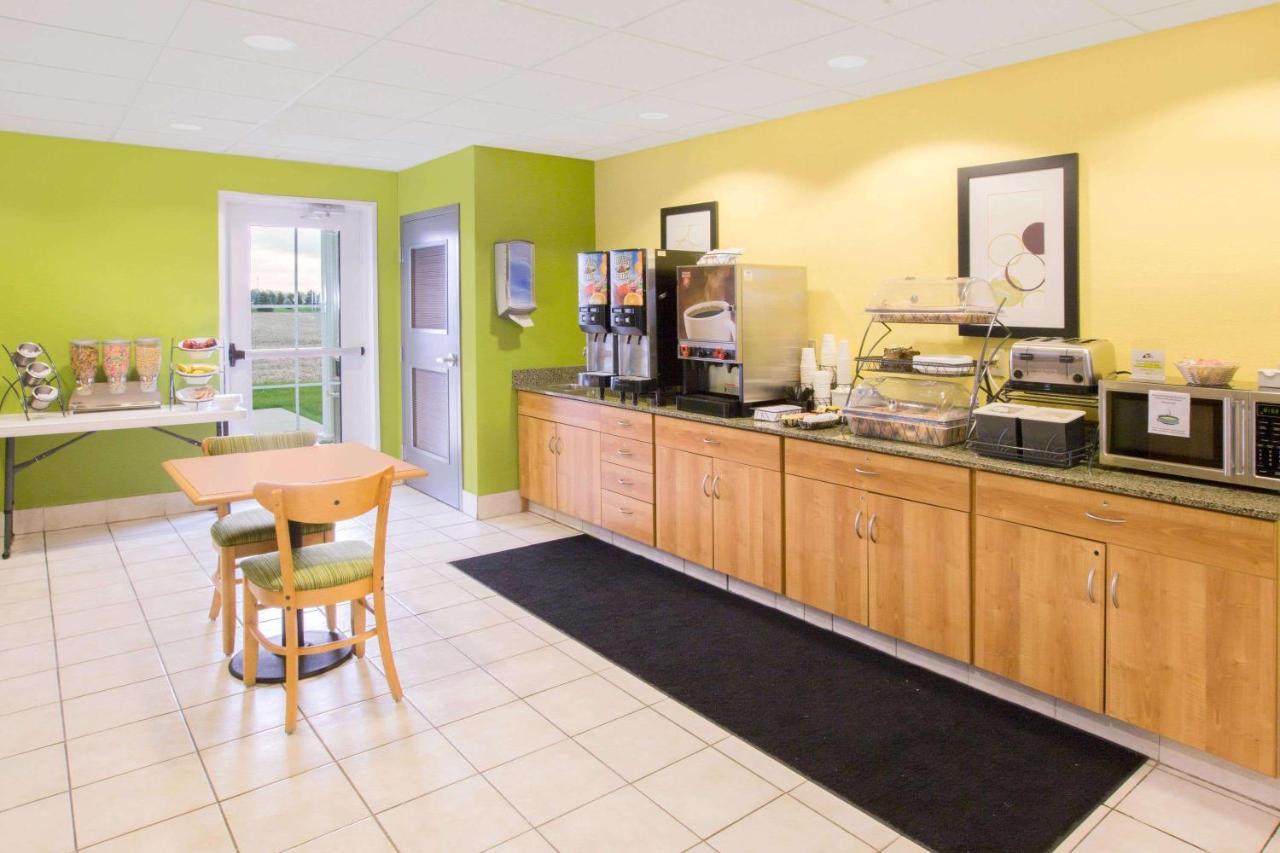 Microtel Inn & Suites By Wyndham Delphos Buitenkant foto