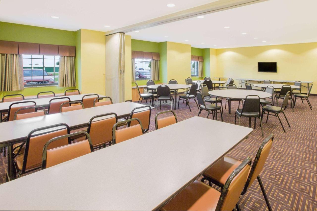 Microtel Inn & Suites By Wyndham Delphos Buitenkant foto