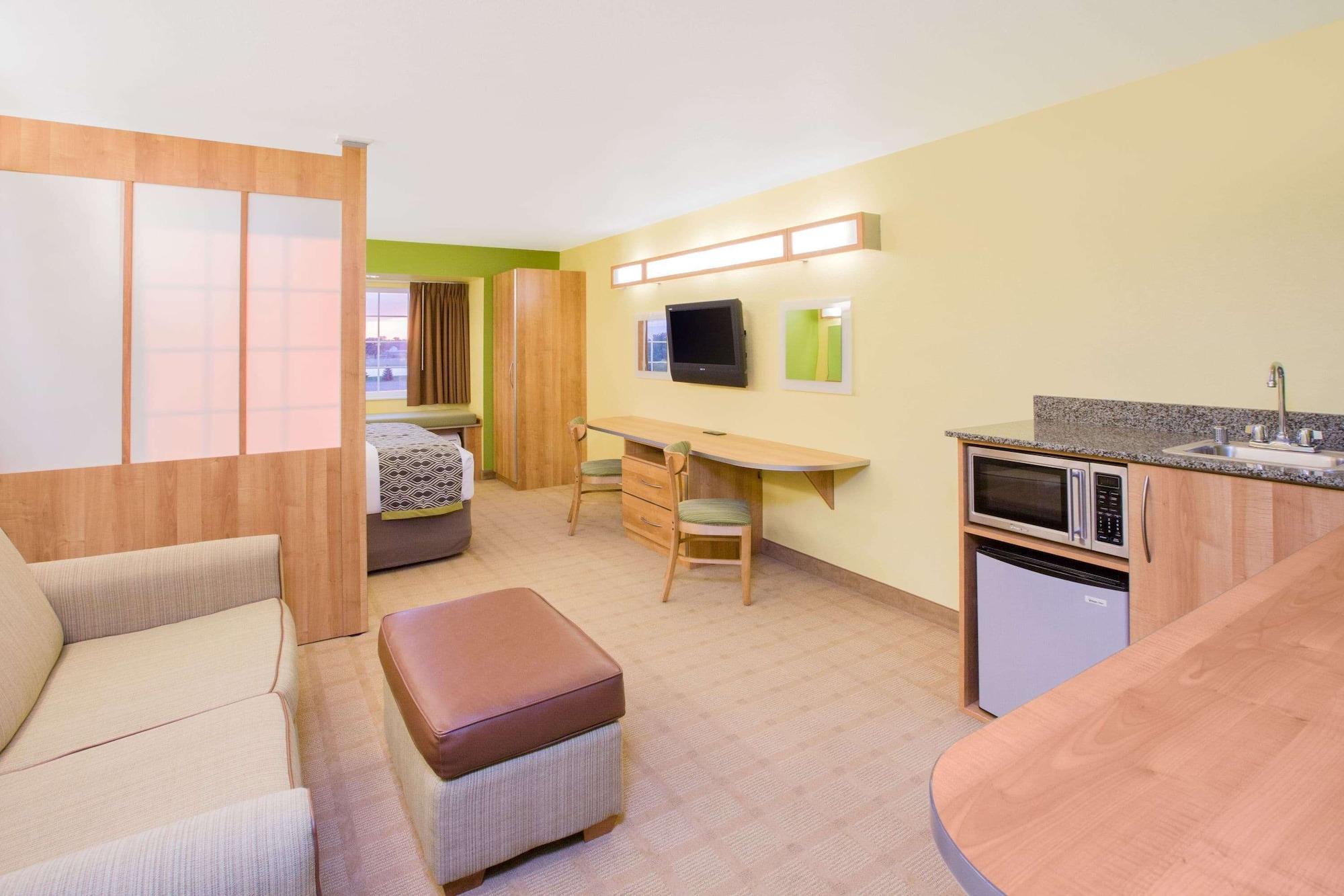 Microtel Inn & Suites By Wyndham Delphos Buitenkant foto