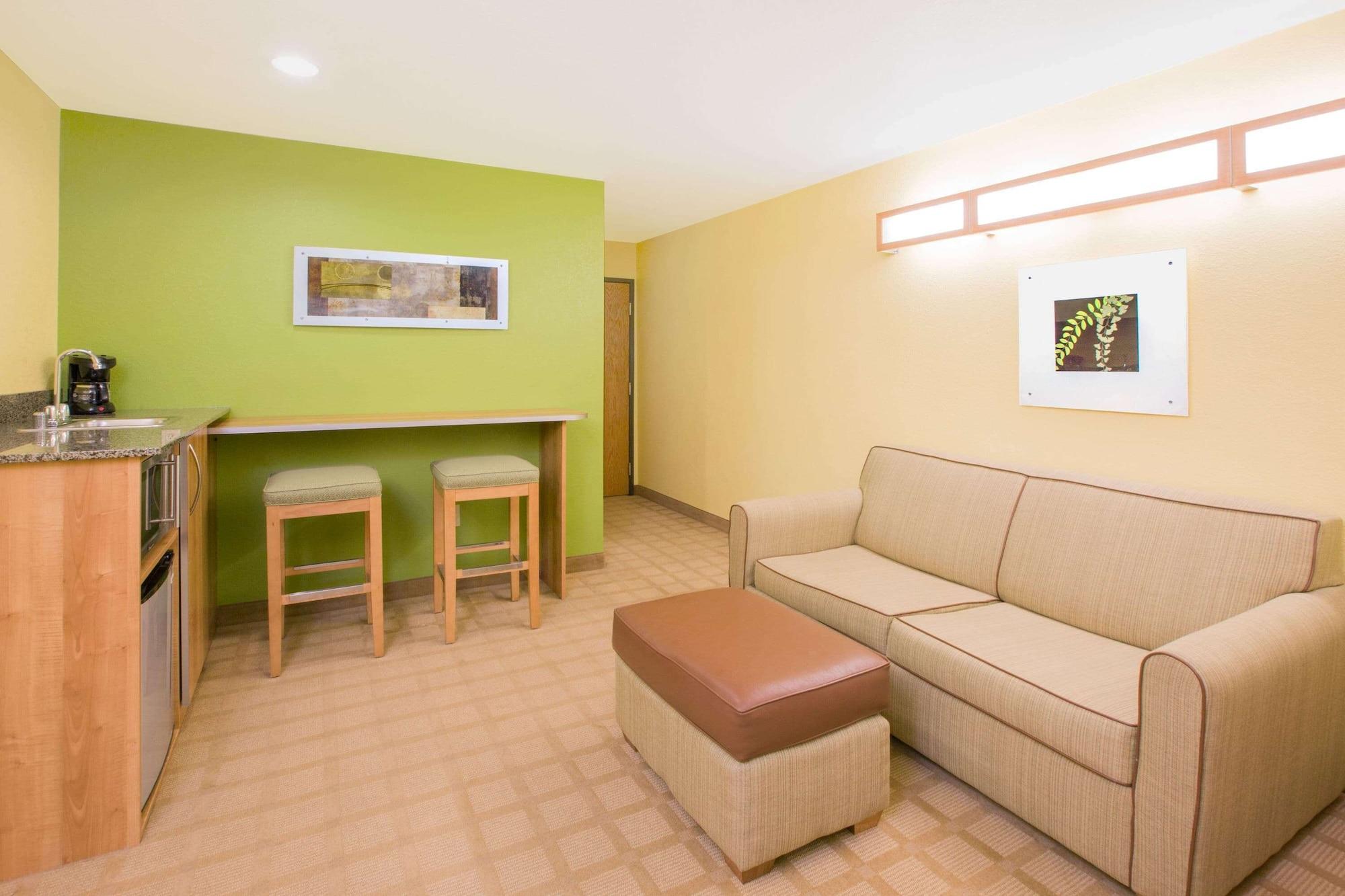 Microtel Inn & Suites By Wyndham Delphos Buitenkant foto
